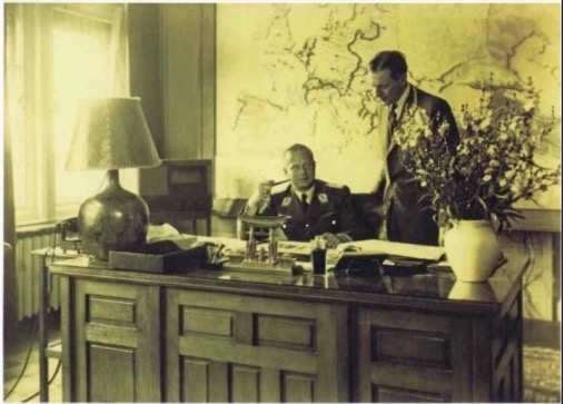 Verwalter office/map photograph